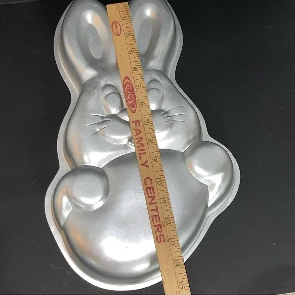 Wilton Cake Pan Bunny with Egg‎ Silver Aluminum 1979 Easter 502-1913